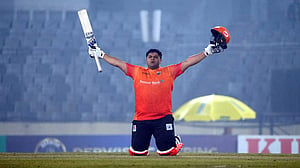 মিরপুরে ব্যাটিং তাণ্ডবে আজম খানের সেঞ্চুরি