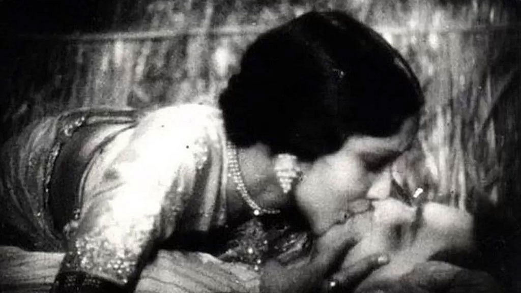 বলিউডে দীর্ঘতম চুম্বন দৃশ্য কি দেবিকা রানীরই?