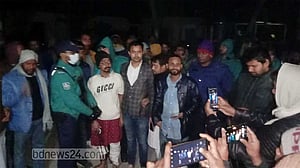 হাতকড়া-ডান্ডাবেড়ি নিয়ে মায়ের জানাজায় ছাত্রদল নেতা