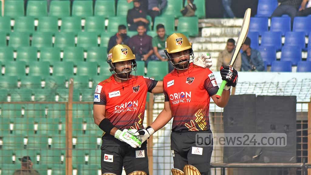 খুশদিলের ব্যাটিং তাণ্ডবে কুমিল্লার হ্যাটট্রিক জয়
