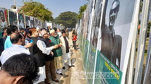 স্বদেশ প্রত্যাবর্তন দিবস: বঙ্গবন্ধুর দুর্লভ ছবি নিয়ে গাজীপুরে প্রদর্শনী
