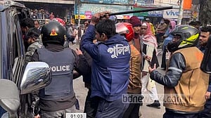 ফেনীতে বিএনপির বিক্ষোভ মিছিলে লাঠিচার্জ, আহত ১০