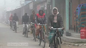 শীতের কাঁপুনি বাড়াচ্ছে শৈত্যপ্রবাহ, চোখ রাঙাচ্ছে বৃষ্টি