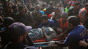 পাকিস্তানে মসজিদে বোমা হামলায় নিহত ৩২, আহত ১৫০