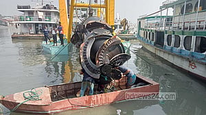 প্লাস্টিক বর্জ্যে ভরাট কীর্তনখোলার তলদেশ, ড্রেজিংয়ে হিমশিম