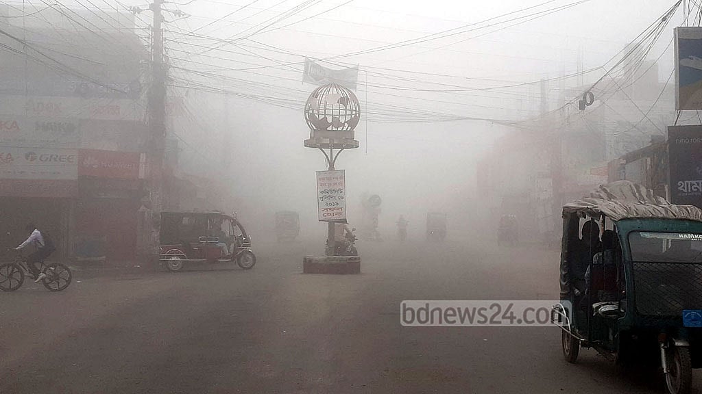 কনকনে ঠাণ্ডায় থরথর কাঁপছে ঠাকুরগাঁও