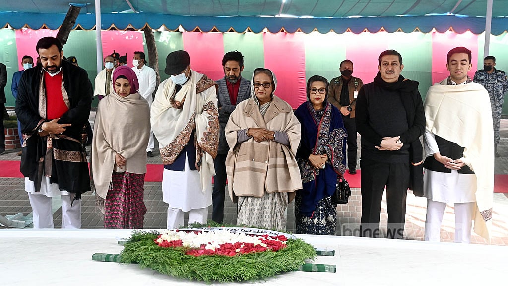 টুঙ্গিপাড়ায় বঙ্গবন্ধুর সমাধিতে প্রধানমন্ত্রীর শ্রদ্ধা, যাবেন খুলনা