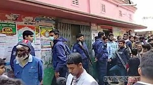 নরসিংদীতে ব্যাংকের ভেতর ২ আনসার সদস্যের মরদেহ