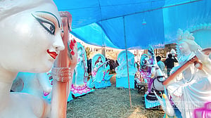 ৭৩ মণ্ডপে বিদ্যাদেবীর আরাধনার প্রস্তুতি ঢাবিতে