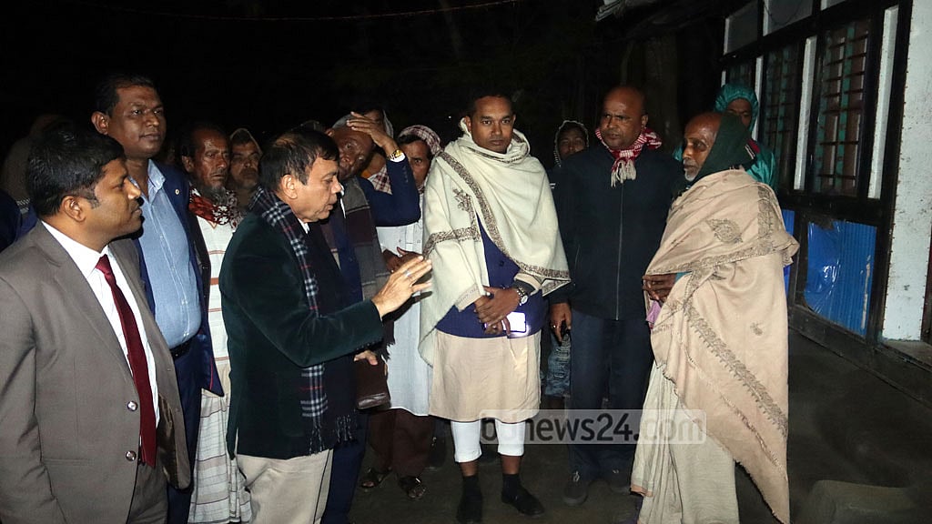 গোপালগঞ্জে ‘ধর্ম অবমাননায়’ হামলা, ঘটনাস্থলে প্রধানমন্ত্রীর প্রতিনিধি