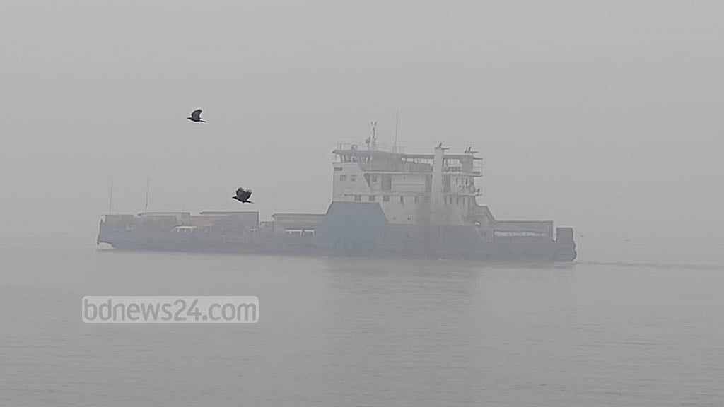 দৌলতদিয়া-পাটুরিয়া চলাচল শুরু, ঘাটে ভিড়েছে আটকে থাকা ফেরি