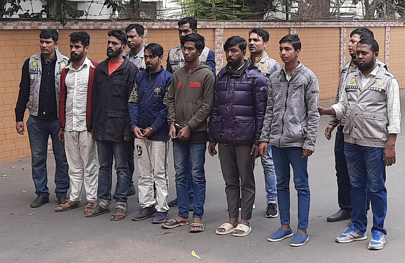 চালককে খুন করে অটোরিকশা ছিনতাই, গ্রেপ্তার ৬