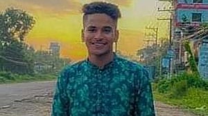 ফেনীতে বাসচাপায় বাইক আরোহী স্কুলছাত্র নিহত