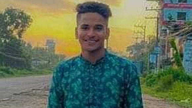 ফেনীতে বাসচাপায় বাইক আরোহী স্কুলছাত্র নিহত