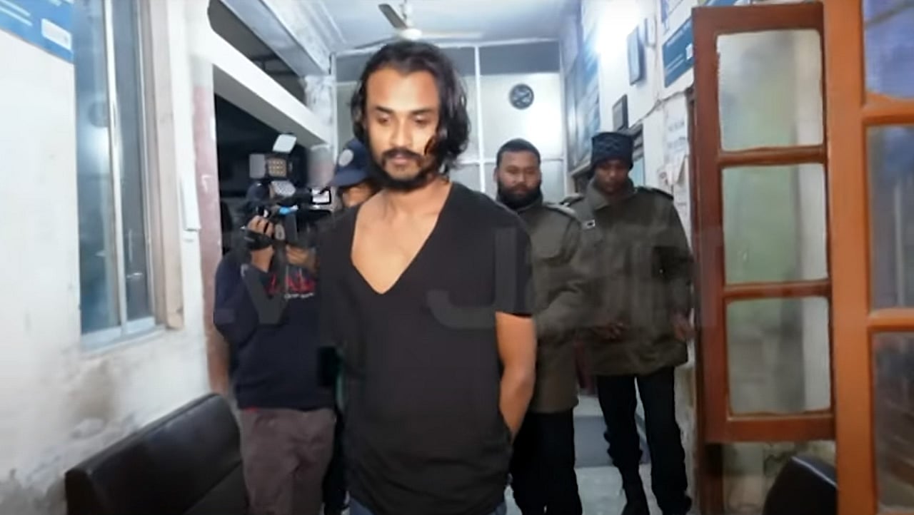 ঢাকায় ছিনতাইচেষ্টা: পুলিশের হাতে র‌্যাব সদস্য গ্রেপ্তার
