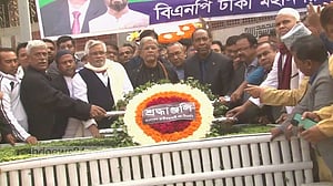 মৃত্যুবার্ষিকীতে কোকোর কবরে বিএনপির ফুল