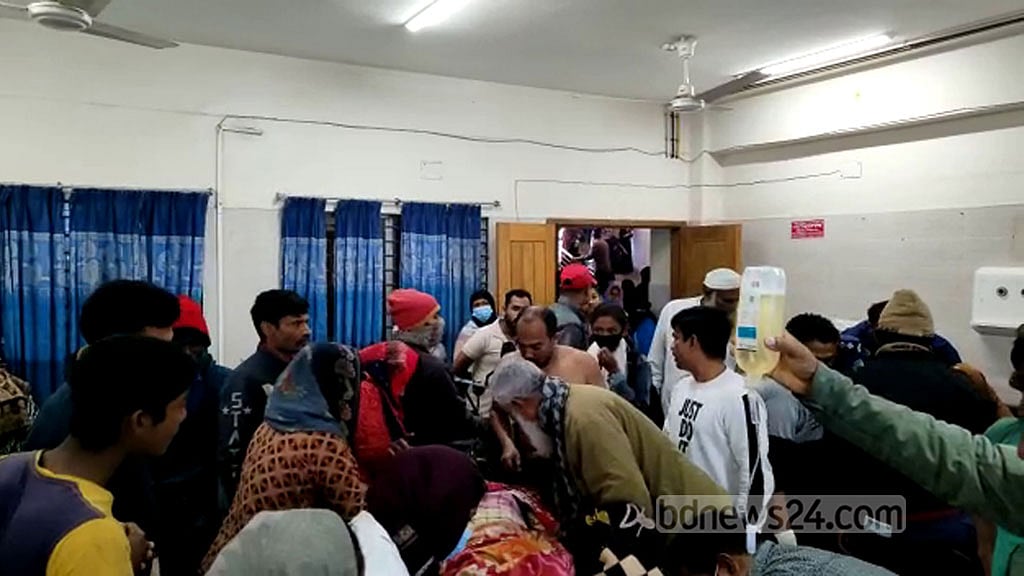 গৃহবধূকে গাছের সঙ্গে বেঁধে শরীরে দেওয়া হলো আগুন