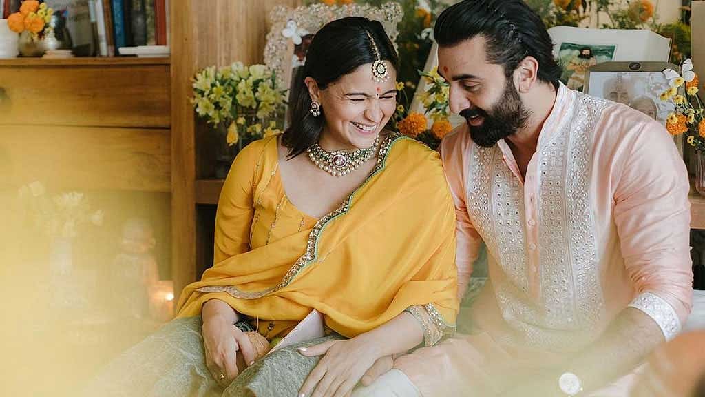 মেয়ের ছবি নয়, পাপারাজ্জিদের অনুরোধ আলিয়া-রণবীরের