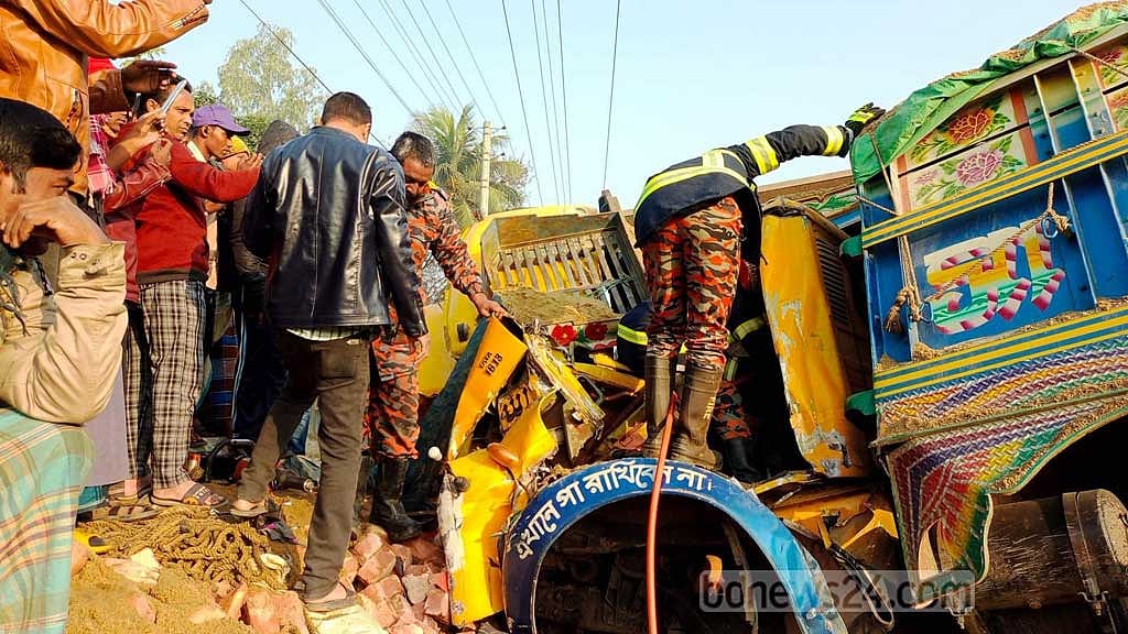 টাঙ্গাইলে ২ ট্রাকের সংঘর্ষে এক চালক নিহত