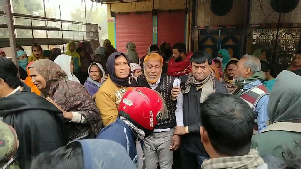 ট্রাকের চাকায় পিষ্ট হয়ে প্রাণ গেলো শিক্ষিকার
