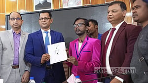 হিরো আলমে আবদ্ধ রাজনীতি: মুক্তি কোথায়?