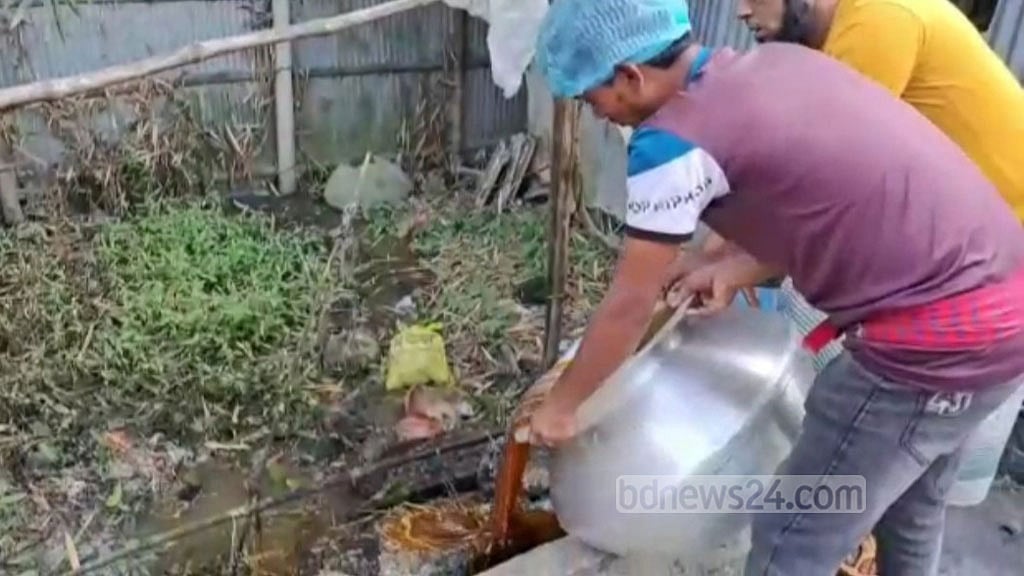 নাটোরে সাড়ে ১৫ হাজার কেজি ভেজাল গুড় ধ্বংস