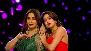 শক্তিকন্যা নন, মাধুরীর ‘এক দো তিন’ নাচবেন শ্রীদেবীকন্যা