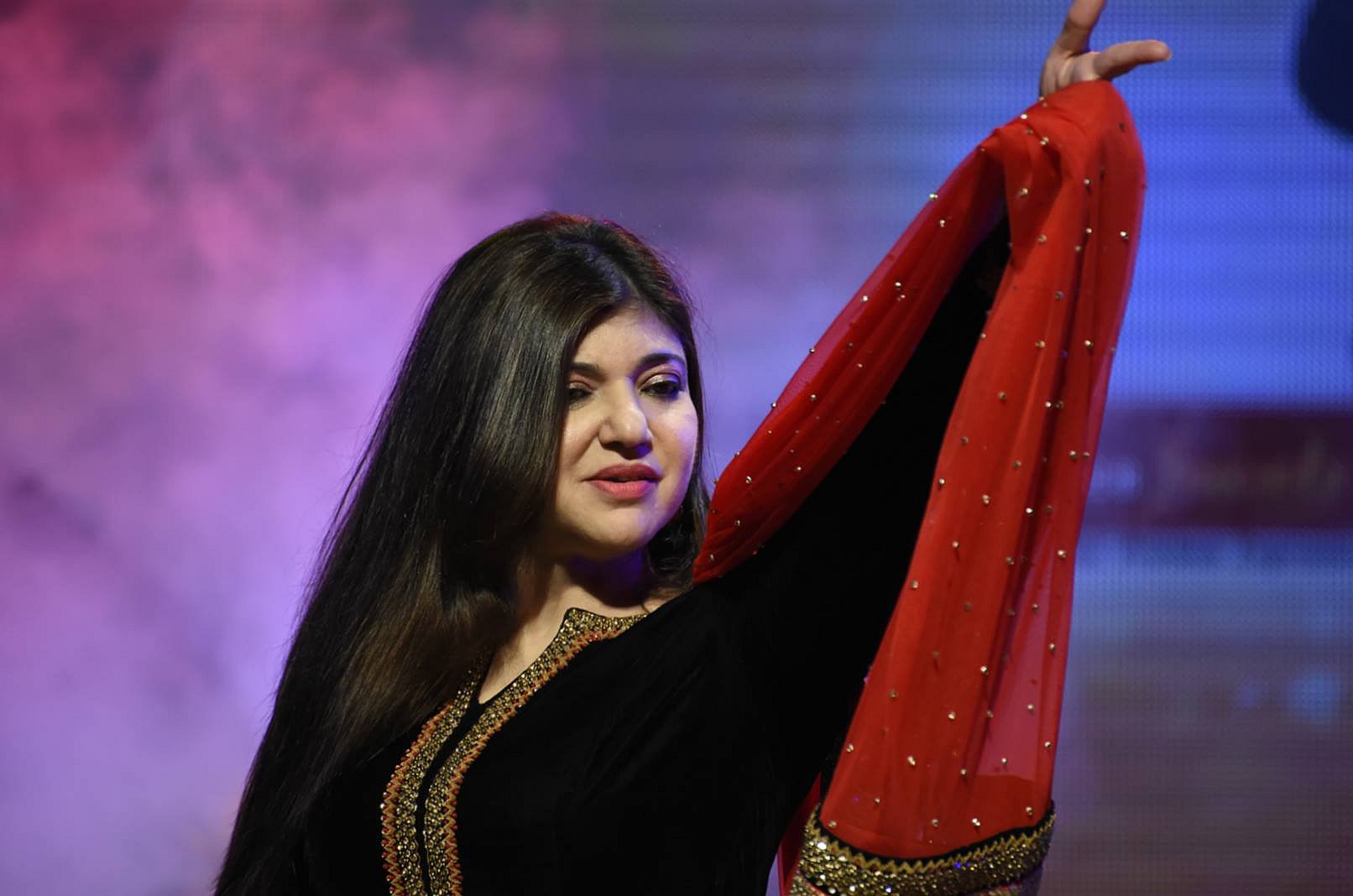 যেখানে বিটিএসকে ছাড়িয়ে অলকা