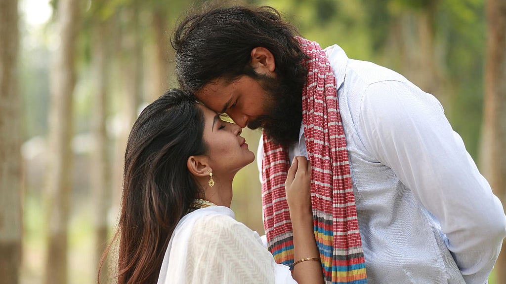 জাহাজের সারেং আদর আজাদের ‘প্রেমে’ অর্চিতা স্পর্শিয়া