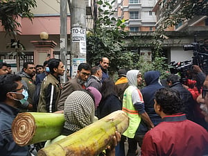 কলা গাছ অভিযানে ‘পাগল’ করছেন মেয়র আতিক
