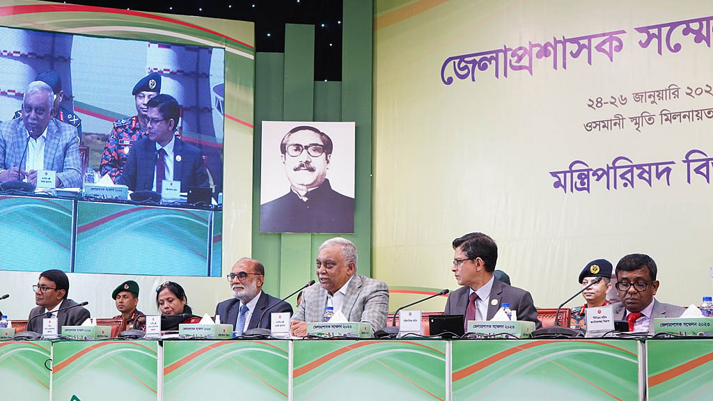 ভূমি অফিস, পাসপোর্ট অফিসে নজর রাখতে নির্দেশনা ডিসিদের