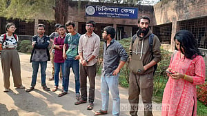 জাহাঙ্গীরনগরের অ্যাম্বুলেন্সের ধাক্কায় নিহত ও গর্ভপাত: বিচার দাবিতে বিক্ষোভ