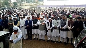পারিবারিক কবরস্থানে শায়িত হলেন নাজমুল হুদা