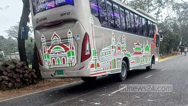 চাঁদপুরে বাসের সঙ্গে সংঘর্ষে প্রাণ গেলো ৩ অটোরিকশা যাত্রীর