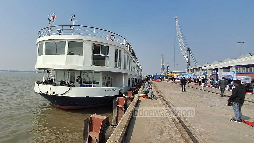 ষাট গম্বুজে মুগ্ধ ‘গঙ্গা বিলাসে’র পর্যটক, যাবেন সুন্দরবনে