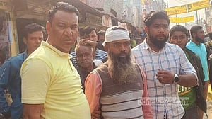 আওয়ামী লীগ-বিএনপির সংঘর্ষে রণক্ষেত্র জামালপুর, পুলিশের গুলি