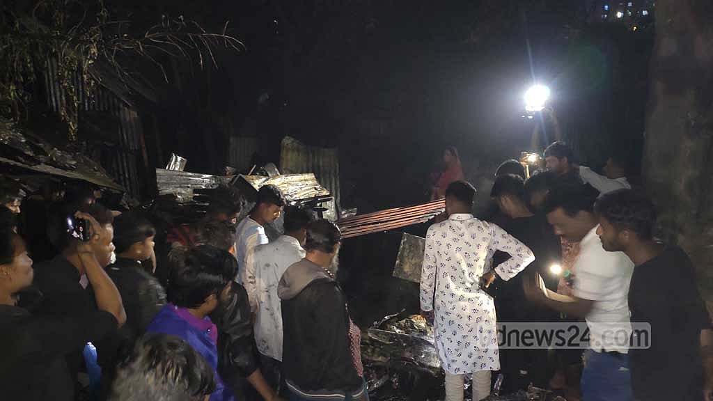 ভাষানটেক বস্তিতে অগ্নিকাণ্ড