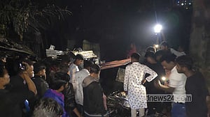 ভাষানটেক বস্তিতে অগ্নিকাণ্ড