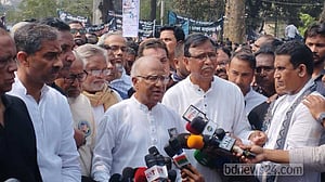শহীদ মিনারে ‘ইচ্ছাকৃত’ সময় নষ্ট করেছে কেউ কেউ, অভিযোগ মোশাররফের