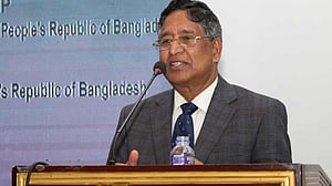 সার-বীজের দাম বাড়বে না, আশ্বাস কৃষিমন্ত্রীর