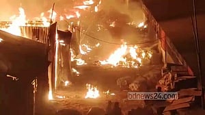 গাজীপুরে সাড়ে ৫ ঘণ্টার আগুনে পুড়ল ঝুটের গুদাম, দগ্ধ ১