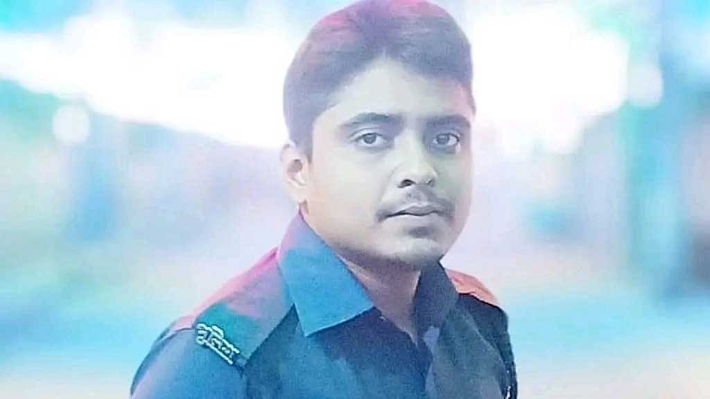 সাতক্ষীরায় মাটিবাহী ট্রাক্টরের ধাক্কায় প্রাণ গেল পুলিশ কনস্টেবলের