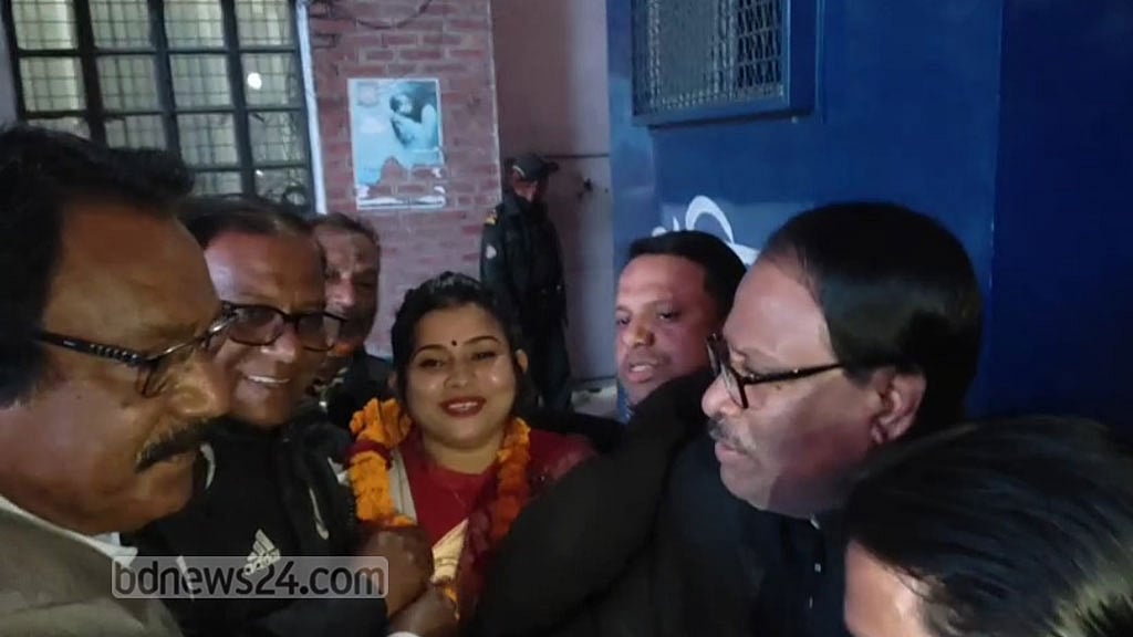 জামিনে মুক্তি পেলেন রাজবাড়ীর মহিলা দল নেত্রী স্মৃতি