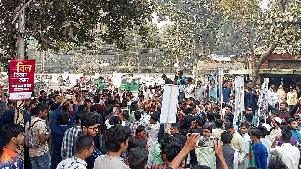 ঢাবিতে ছাত্র অধিকার পরিষদের কর্মসূচিতে ‘হামলা’, আহত ২০