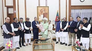 রাষ্ট্রপতি পদে আওয়ামী লীগের প্রার্থীকে শেখ হাসিনার ফুলেল শুভেচ্ছা