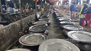 ওবায়দুল কাদেরের জন্য ২০০ মণ মাংস দিয়ে একরামুলের মেজবান