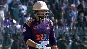 বিপিএল খেলে দেশে ফিরে ইফতিখারের ৬ বলে ৬ ছক্কা