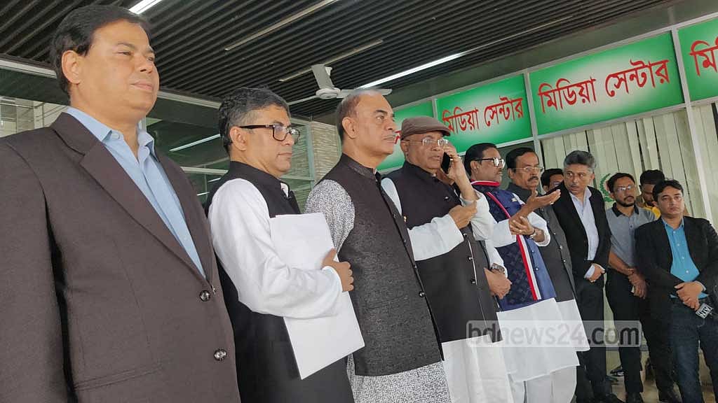 রাষ্ট্রপতি নির্বাচন: যার মনোনয়নপত্র নিয়ে কাদেররা ইসিতে