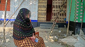 মাগুরায় বিয়ের দাবিতে ‘প্রেমিকের’ বাড়িতে নারীর অবস্থান