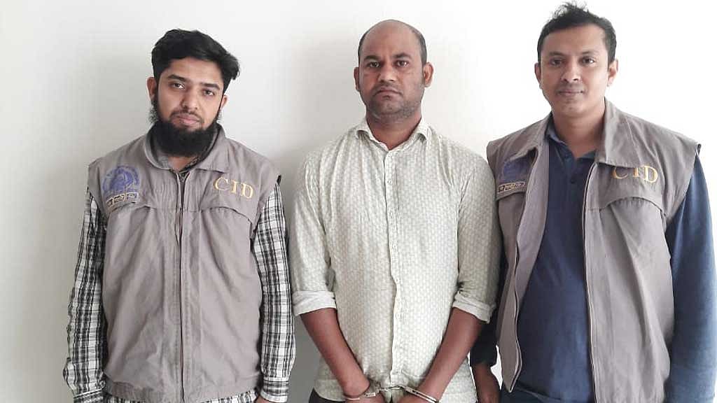 ছাত্রী ও মাকে ‘যৌন হয়রানি’, গৃহশিক্ষক গ্রেপ্তার